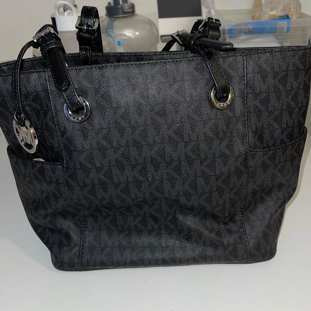 BLACK MICHAEL KORS BAG